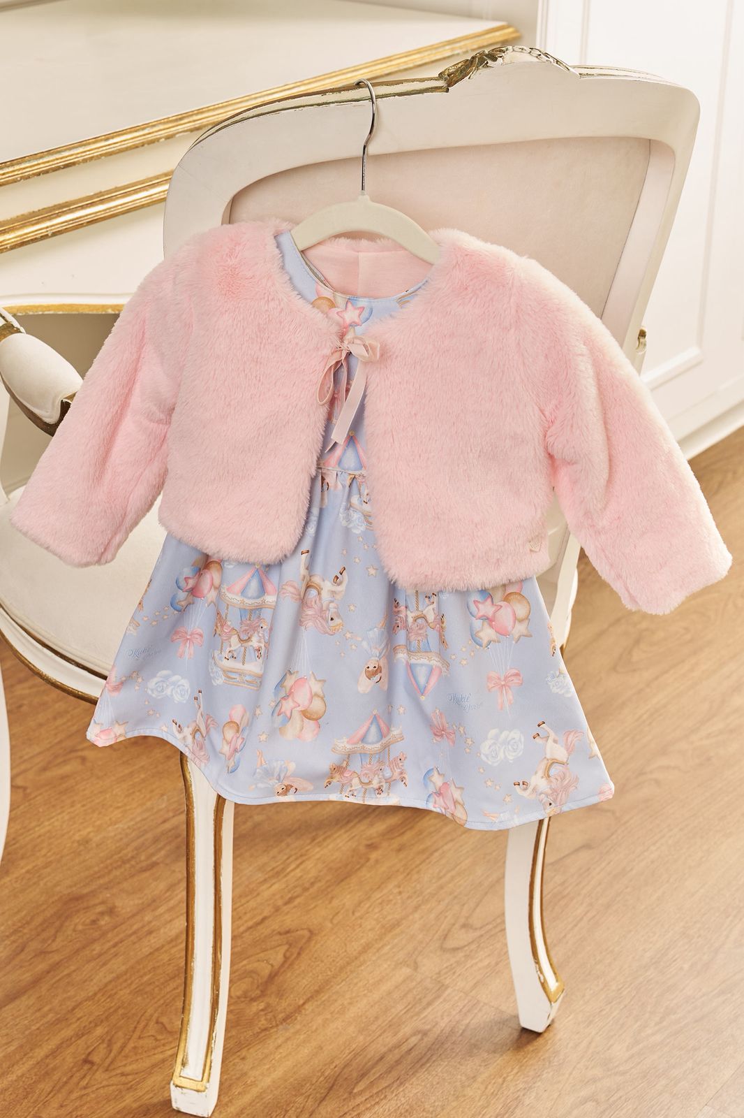 Vestido em Super Cetim e Bolero em Pelo Liso 79688 Kukiê