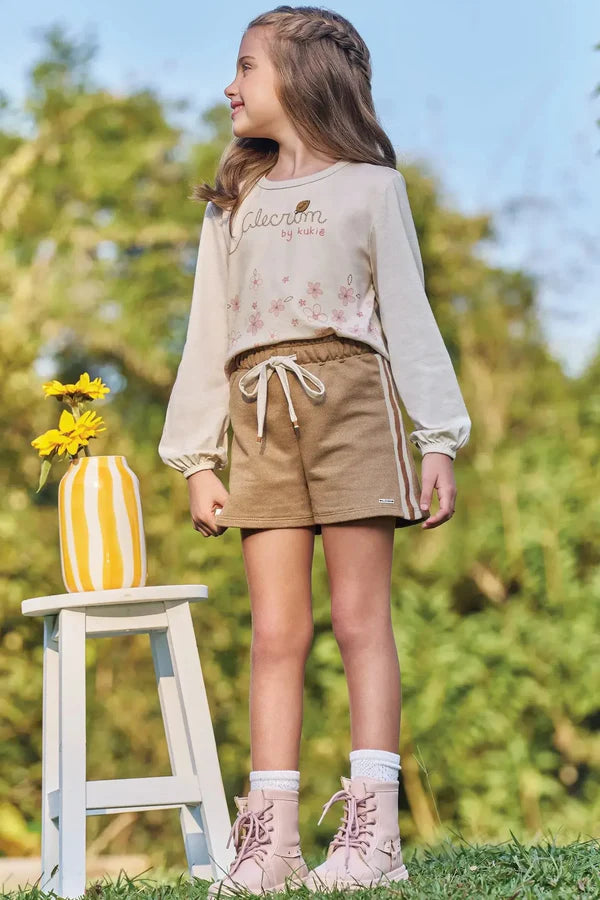 Conjunto de Blusa Boxy Over em Meia Malha e Shorts em Moletom Rajado sem Pelúcia 89592 Kukiê